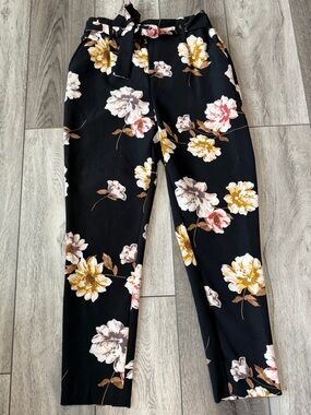One by Chapter One Black Floral Tie-Waist Pants (XS)